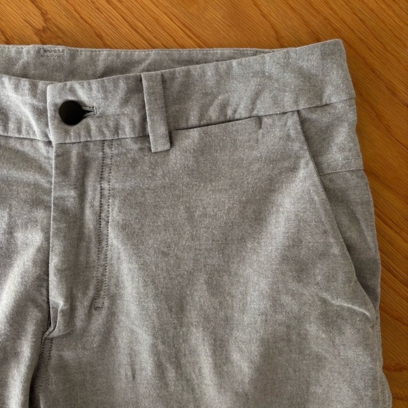 Lululemon Commission Shorts Men’s Size 34 Gray Classic Chino Casual Golf Active - Picture 4 of 7